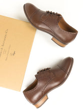 Load image into Gallery viewer, chaussures derbies vegan marron